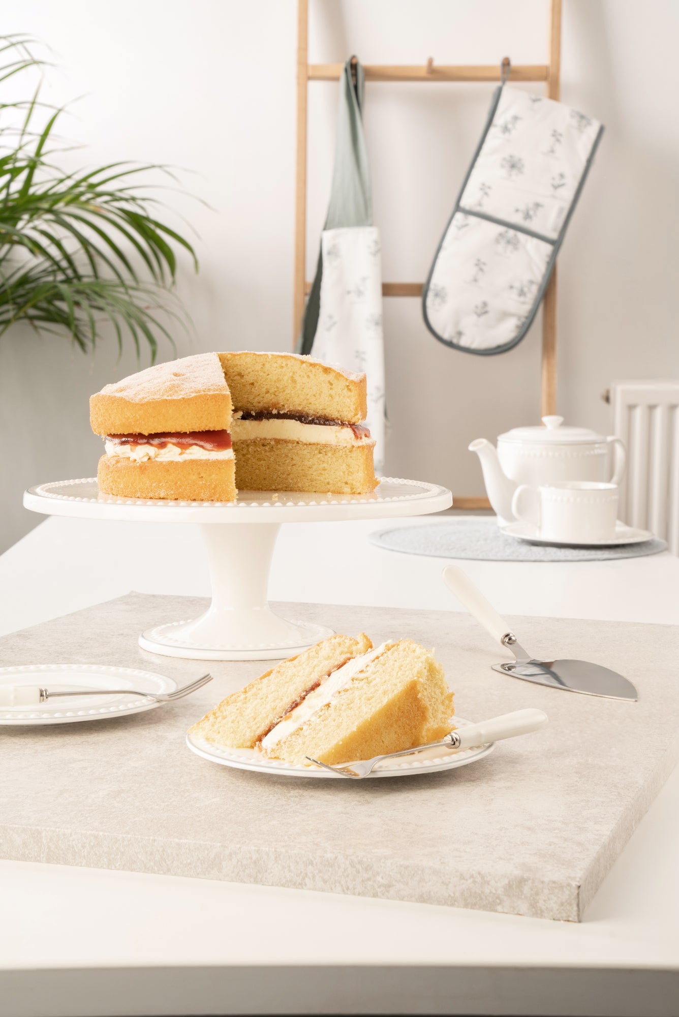 Mary Berry Signature Collection Cake Server