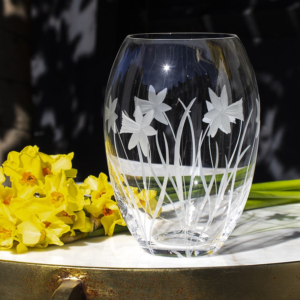 Royal Scot Crystal Daffodils Medium Barrel Vase 7"